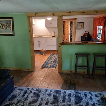Adorable 1 Bedroom Honey House Rusk Extérieur photo
