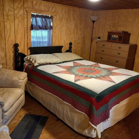 Adorable 1 Bedroom Honey House Rusk Extérieur photo