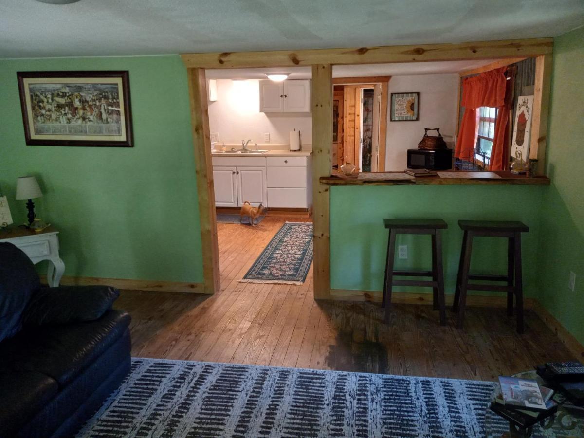 Adorable 1 Bedroom Honey House Rusk Extérieur photo